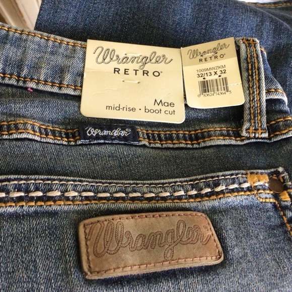 Wrangler Women's Retro Mae Mid Rise Stretch Boot Cut Jeans Size 13x32 - Picture 9 of 10